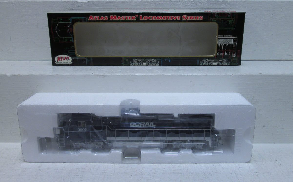 Atlas 9030 HO BC Rail GE Dash 8-39B Diesel Locomotive #3902