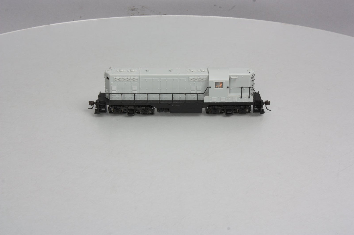 Atlas 8400 HO Undecorated EMD GP-7 w/o Dynamic Brake