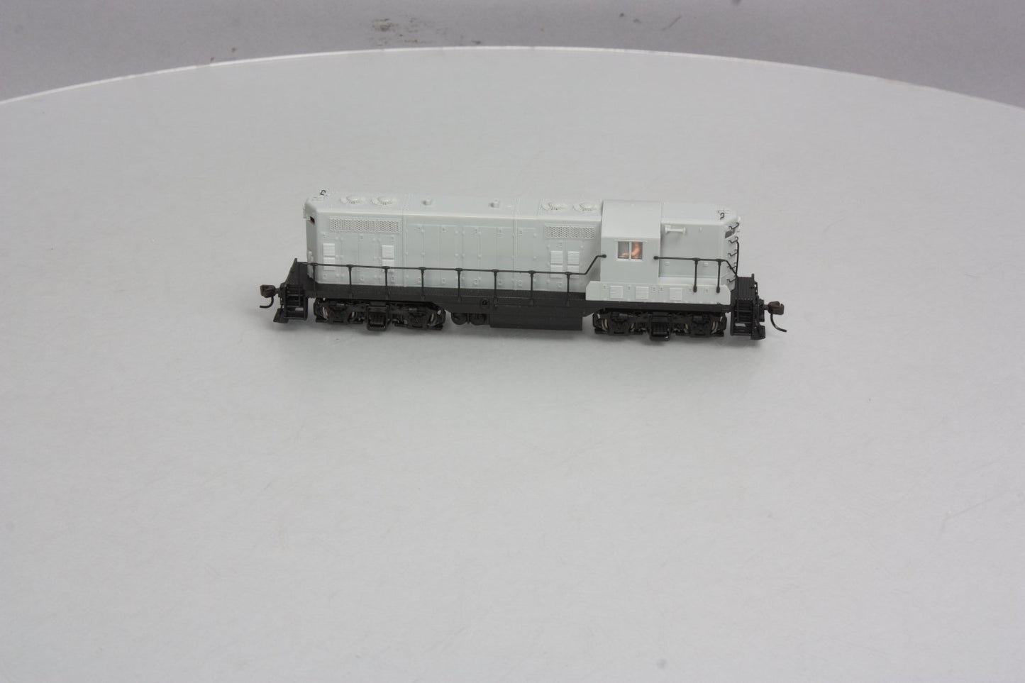 Atlas 8400 HO Undecorated EMD GP-7 w/o Dynamic Brake
