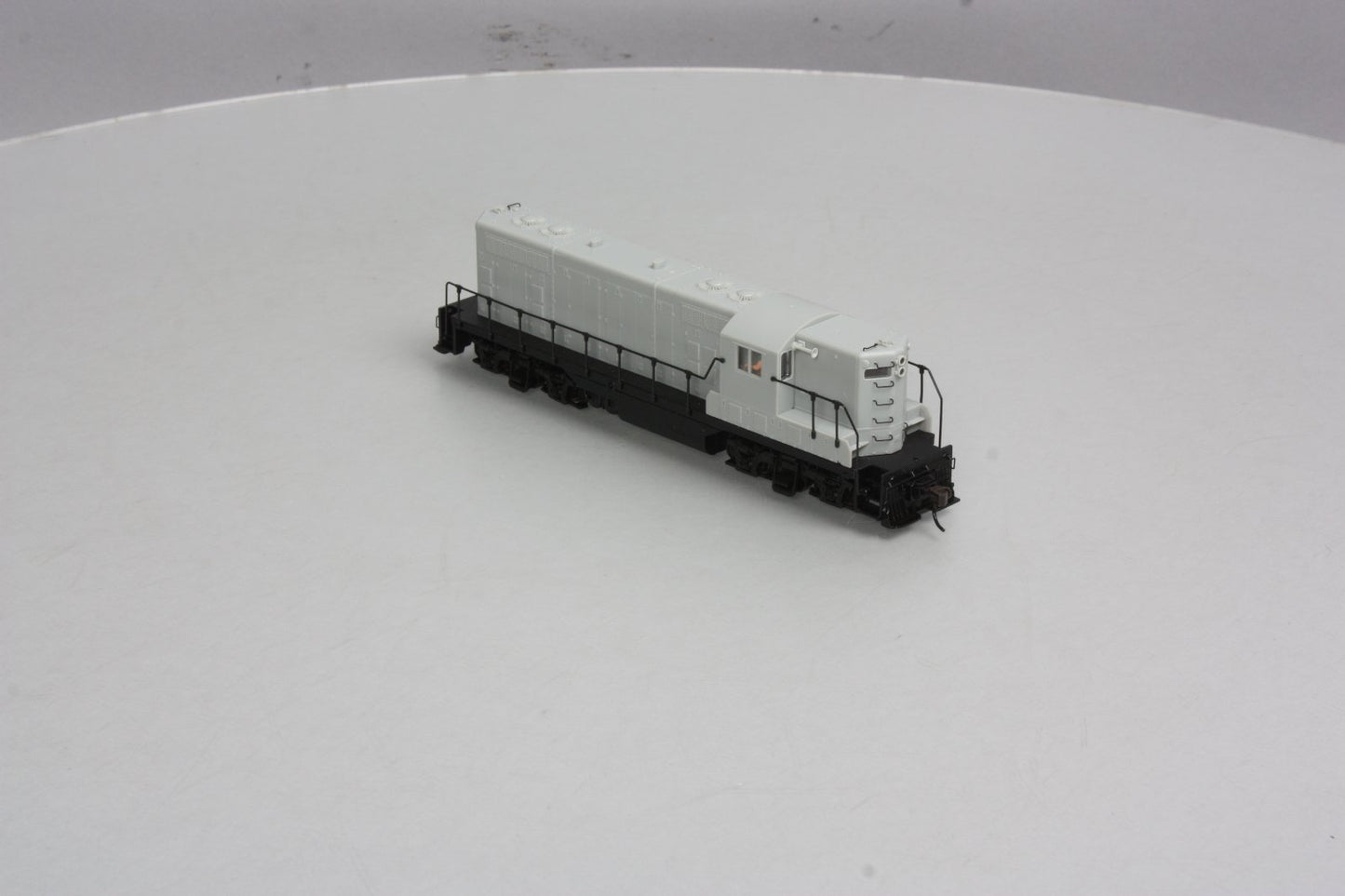 Atlas 8400 HO Undecorated EMD GP-7 w/o Dynamic Brake