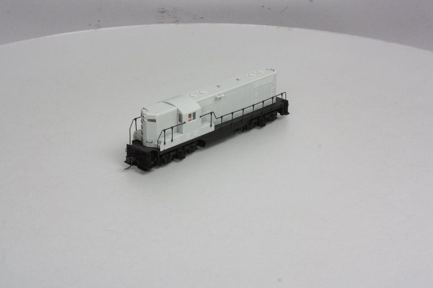 Atlas 8400 HO Undecorated EMD GP-7 w/o Dynamic Brake