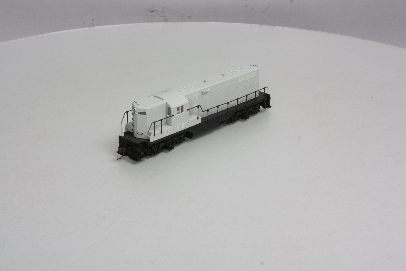 Atlas 8400 HO Undecorated EMD GP-7 w/o Dynamic Brake