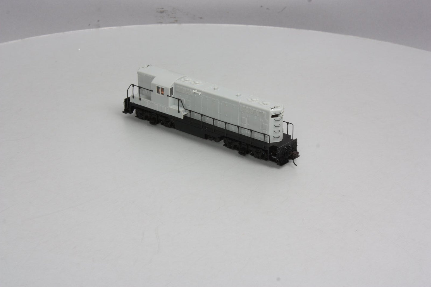 Atlas 8400 HO Undecorated EMD GP-7 w/o Dynamic Brake