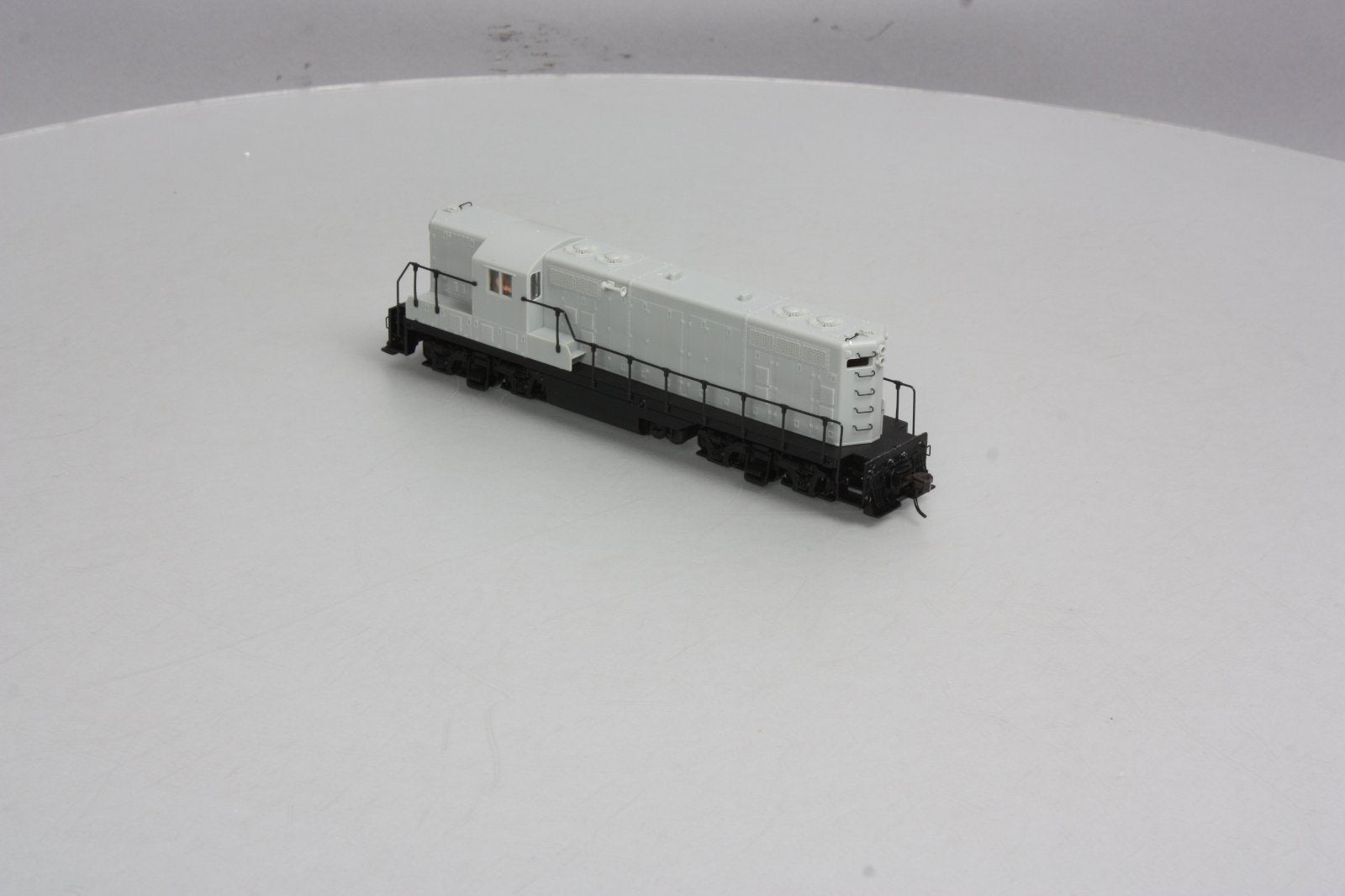 Atlas 8400 HO Undecorated EMD GP-7 w/o Dynamic Brake