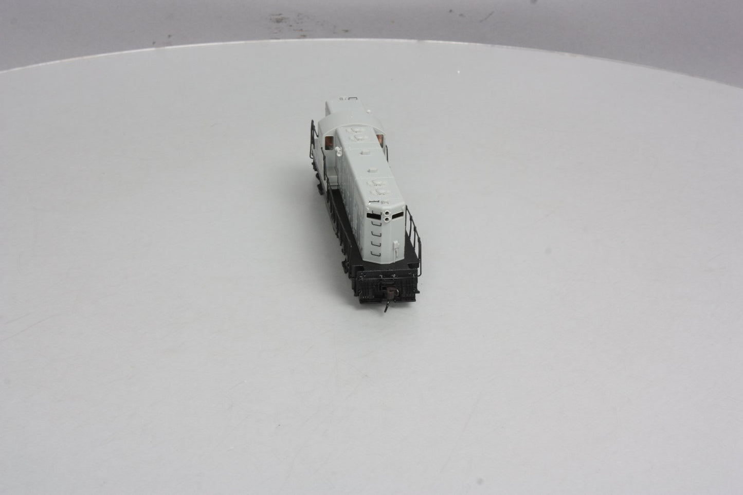 Atlas 8400 HO Undecorated EMD GP-7 w/o Dynamic Brake