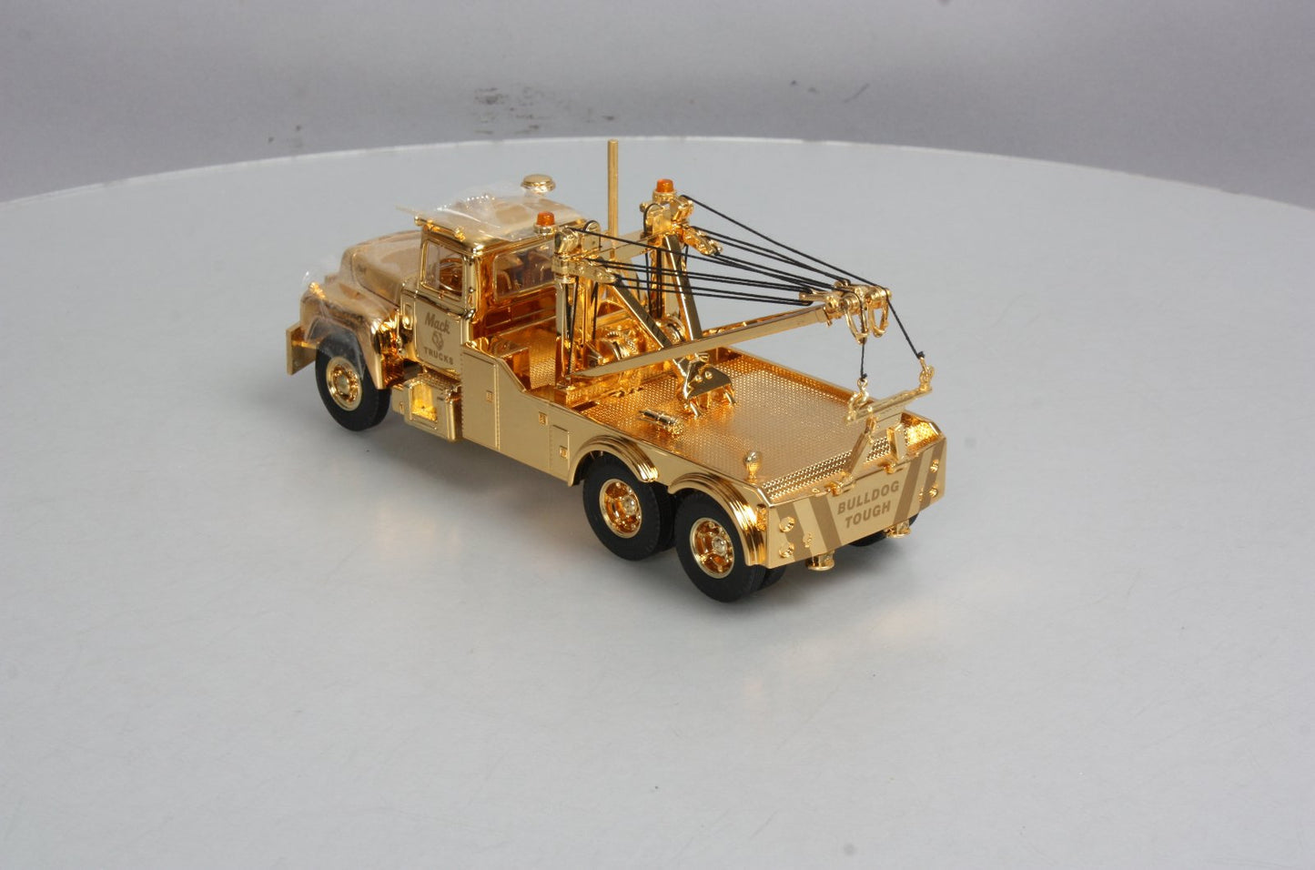 First Gear 19-2762 1:34 Scale Diecast 2001 Mack R Gold Edition Tow Truck NIB
