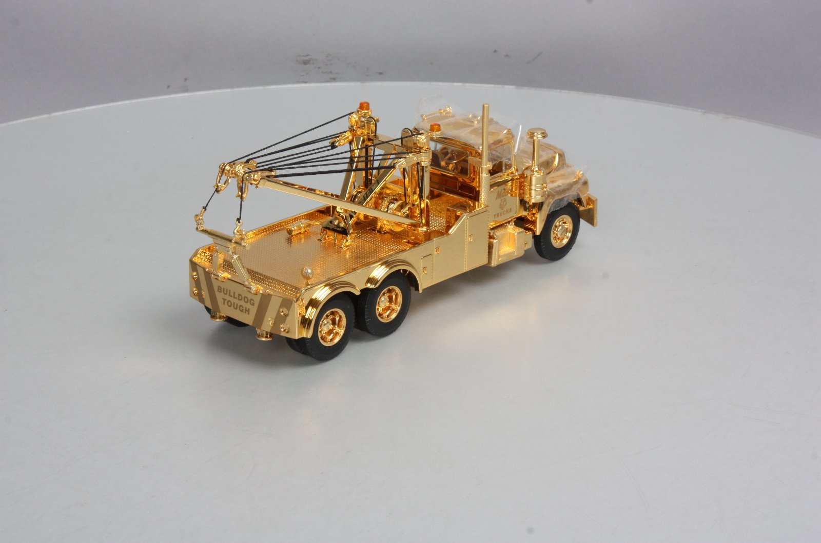 First Gear 19-2762 1:34 Scale Diecast 2001 Mack R Gold Edition Tow Truck NIB