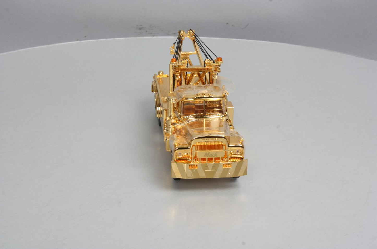 First Gear 19-2762 1:34 Scale Diecast 2001 Mack R Gold Edition Tow Truck NIB