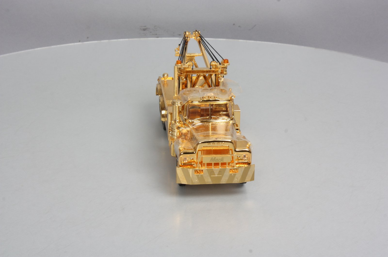 First Gear 19-2762 1:34 Scale Diecast 2001 Mack R Gold Edition Tow Truck NIB