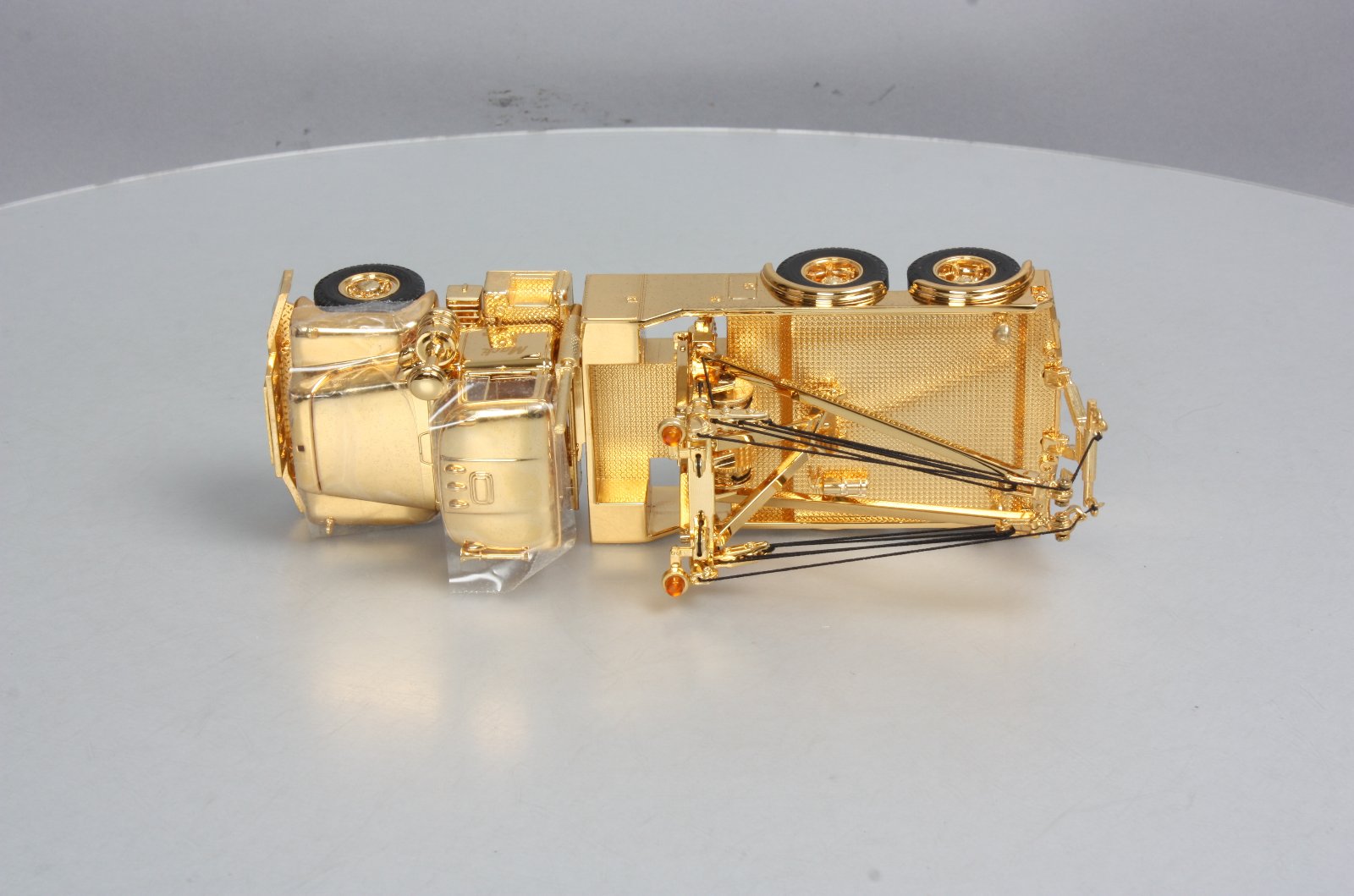 First Gear 19-2762 1:34 Scale Diecast 2001 Mack R Gold Edition Tow Truck NIB