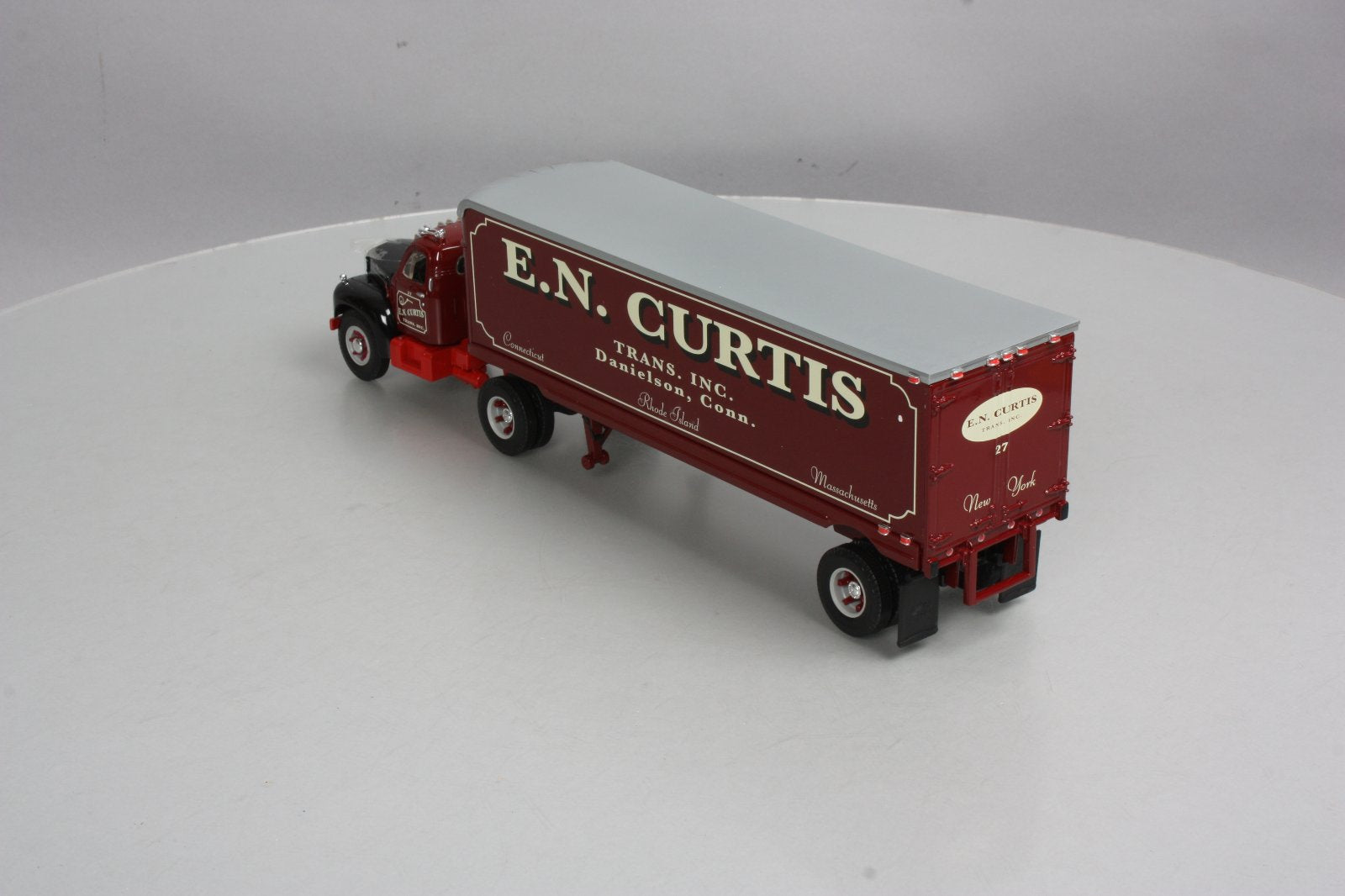 First Gear 19-2564 1:34 Diecast E.N. Curtis 1960 Mack B-Model Tractor Trailer