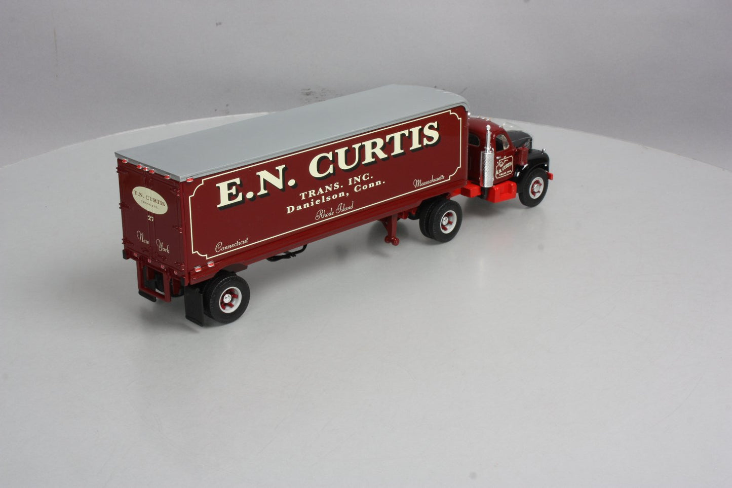 First Gear 19-2564 1:34 Diecast E.N. Curtis 1960 Mack B-Model Tractor Trailer