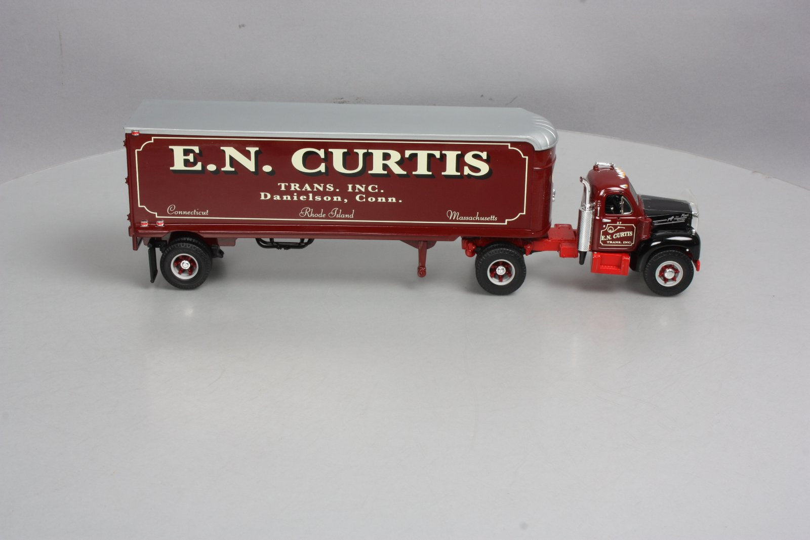First Gear 19-2564 1:34 Diecast E.N. Curtis 1960 Mack B-Model Tractor Trailer