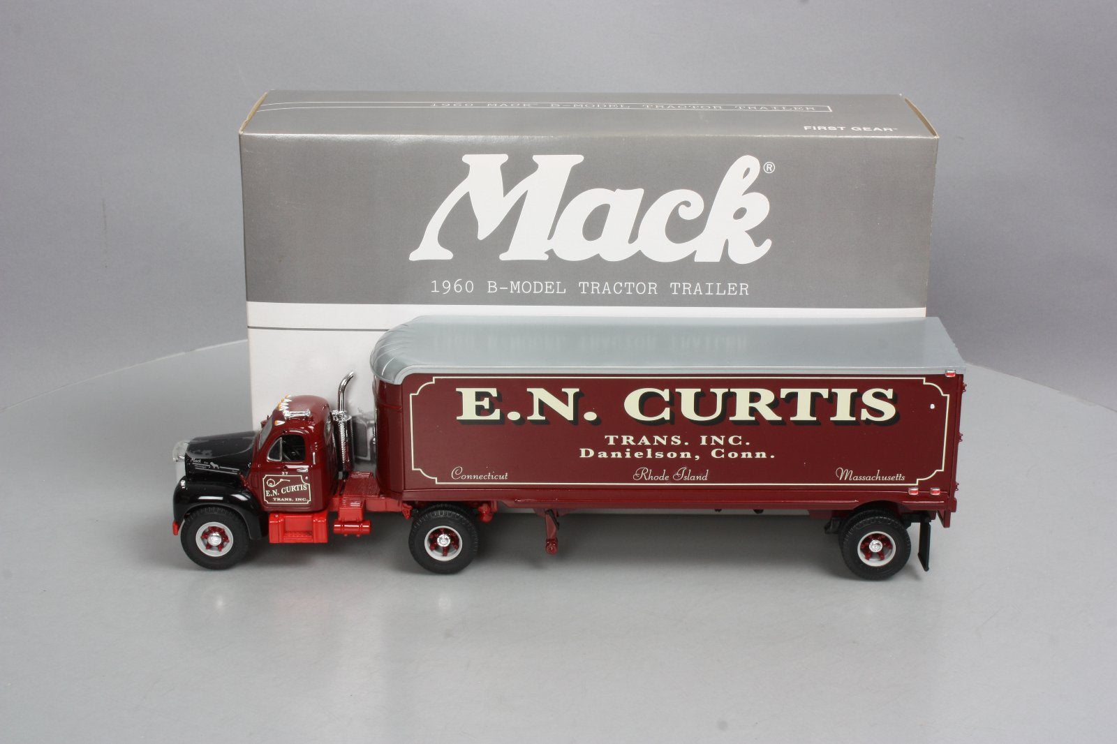 First Gear 19-2564 1:34 Diecast E.N. Curtis 1960 Mack B-Model Tractor Trailer