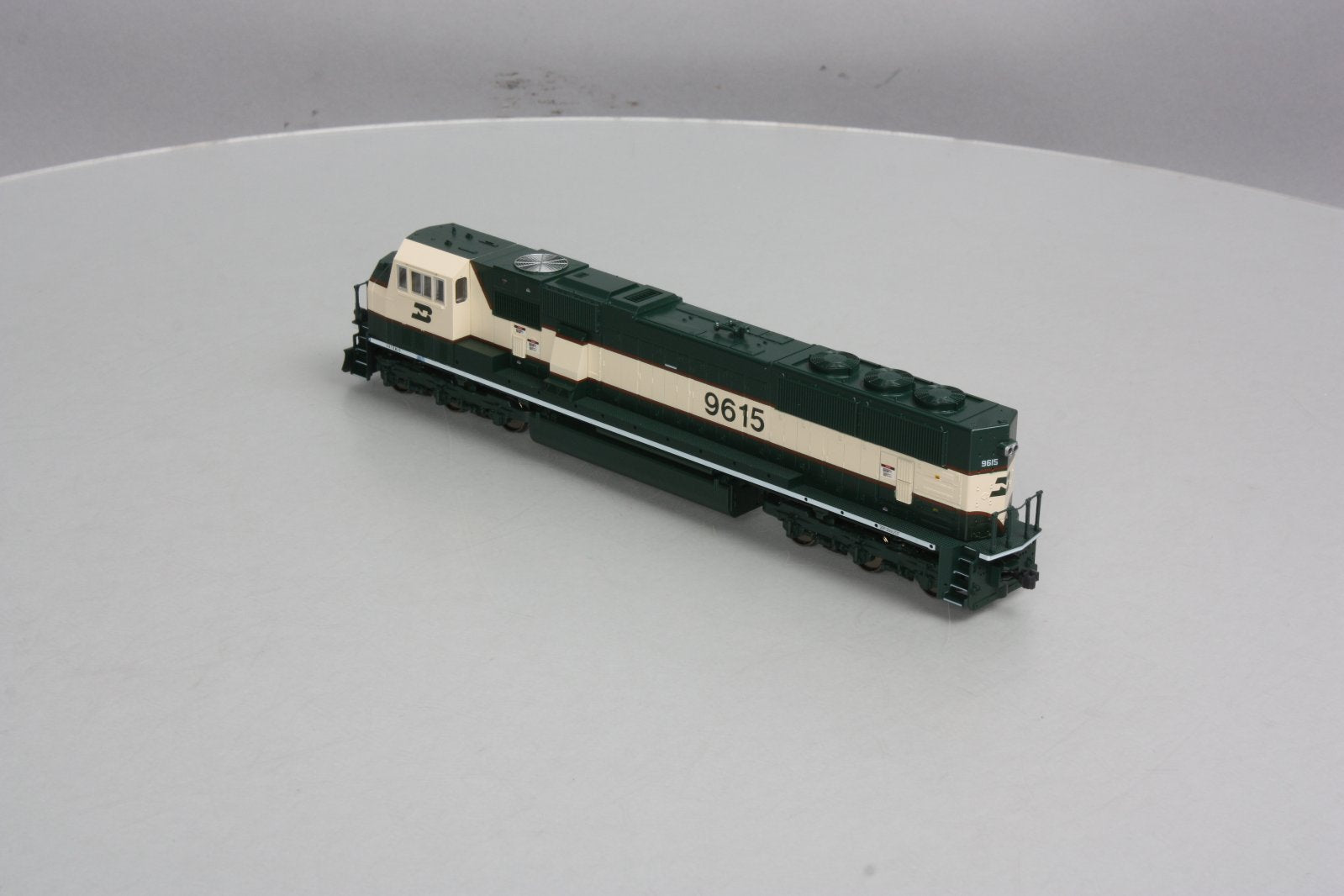 Kato 37-6382 HO Scale Burlington Northern SD70MAC Diesel Engine #9615
