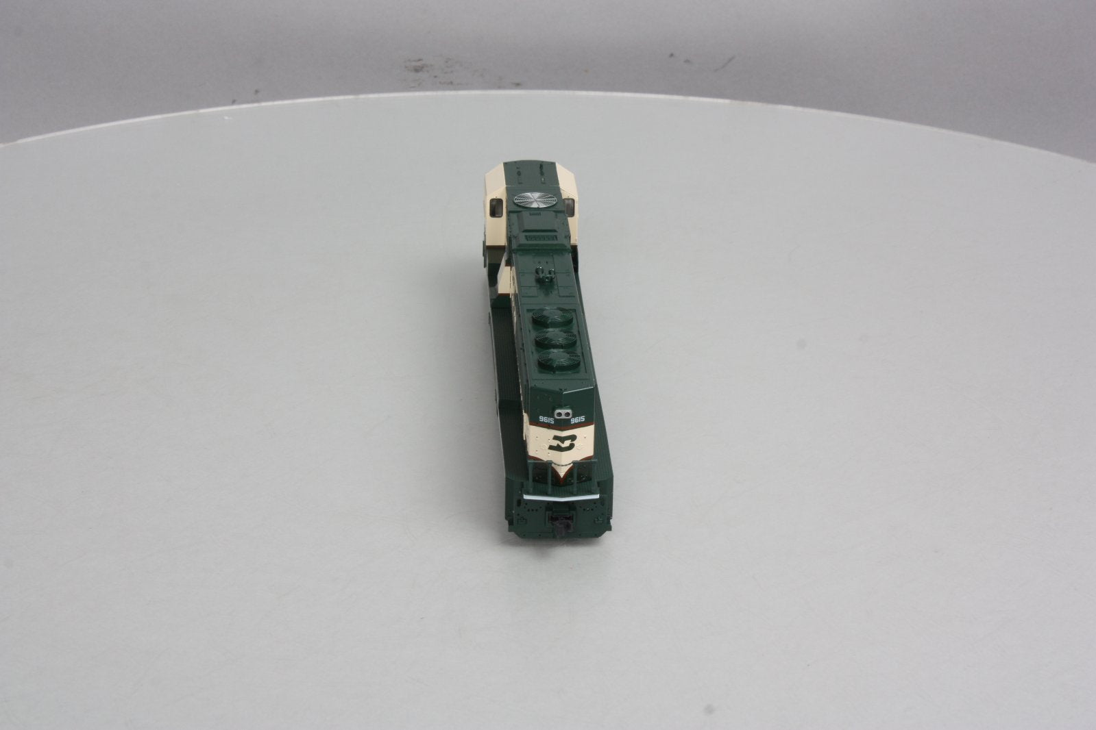 Kato 37-6382 HO Scale Burlington Northern SD70MAC Diesel Engine #9615