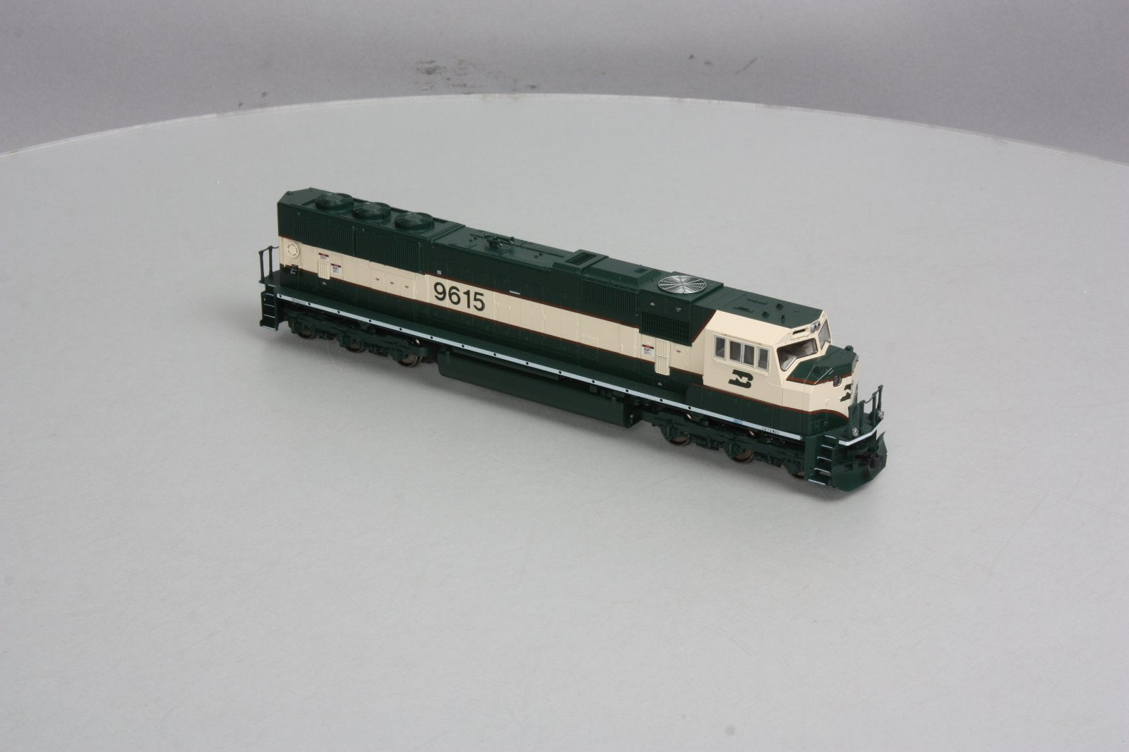 Kato 37-6382 HO Scale Burlington Northern SD70MAC Diesel Engine