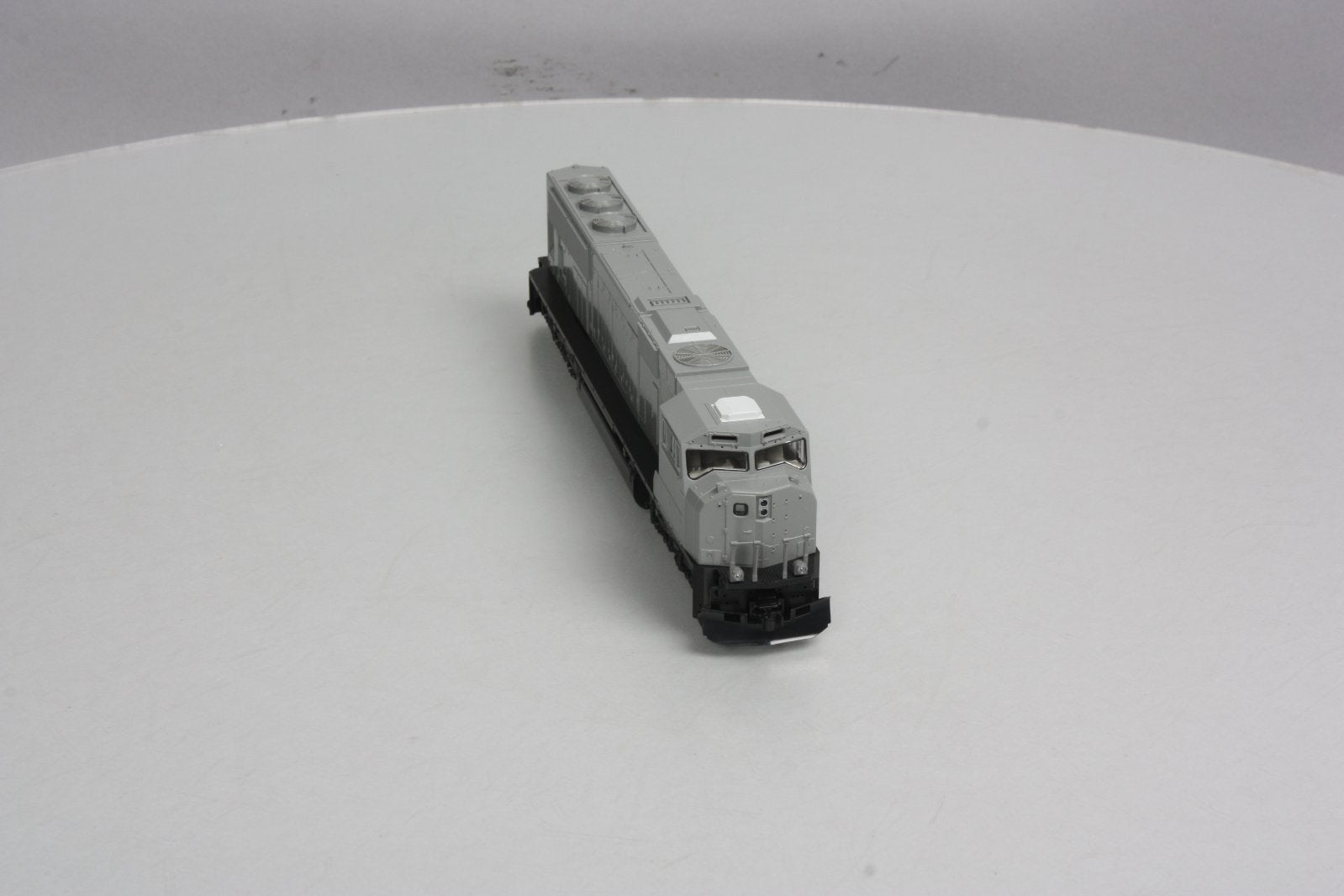 Kato 37-6450 HO Undecorated EMD SD70MAC Diesel Locomotive w/Nose