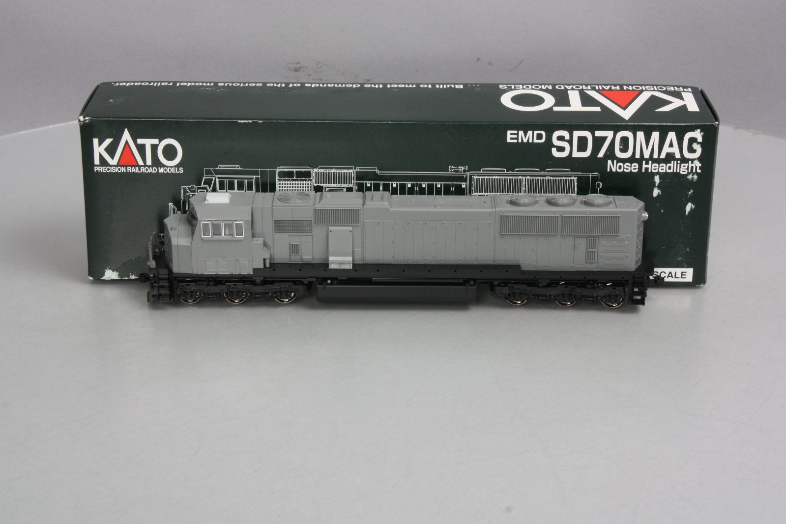Kato 37-6450 HO Undecorated EMD SD70MAC Diesel Locomotive w/Nose