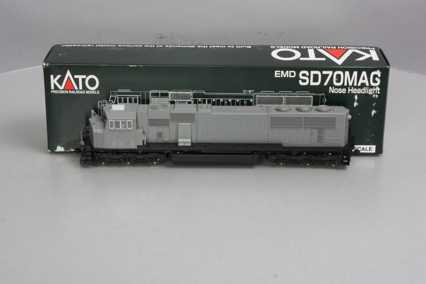 Kato 37-6450 HO Undecorated EMD SD70MAC Diesel Locomotive w/Nose Headlight