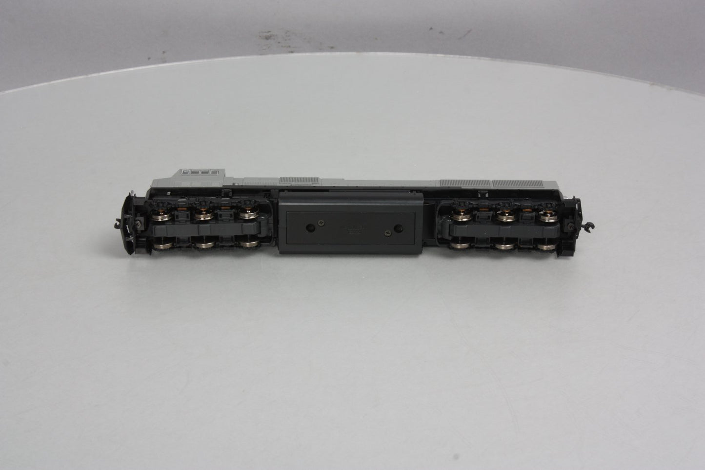 Kato 37-6450 HO Undecorated EMD SD70MAC Diesel Locomotive w/Nose Headlight