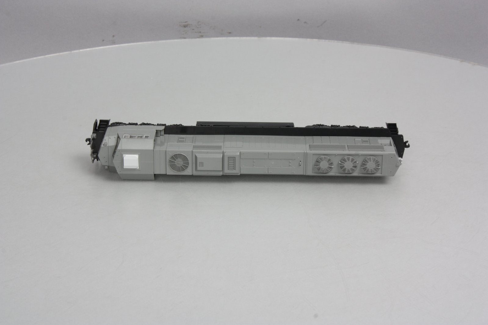 Kato 37-6450 HO Undecorated EMD SD70MAC Diesel Locomotive w/Nose