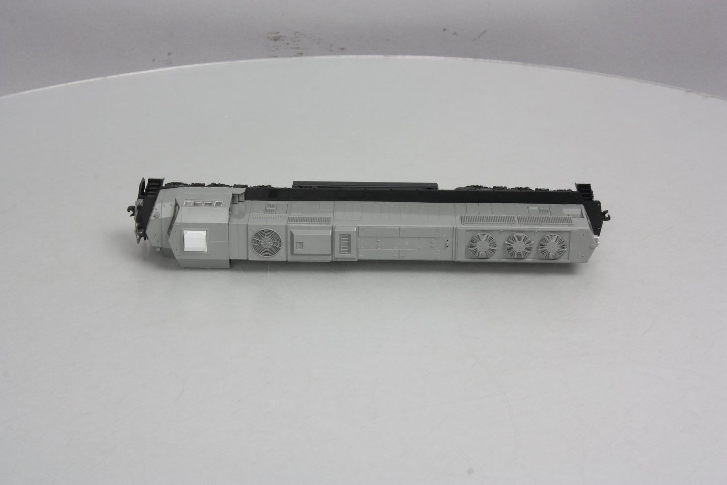 Kato 37-6450 HO Undecorated EMD SD70MAC Diesel Locomotive w/Nose Headlight