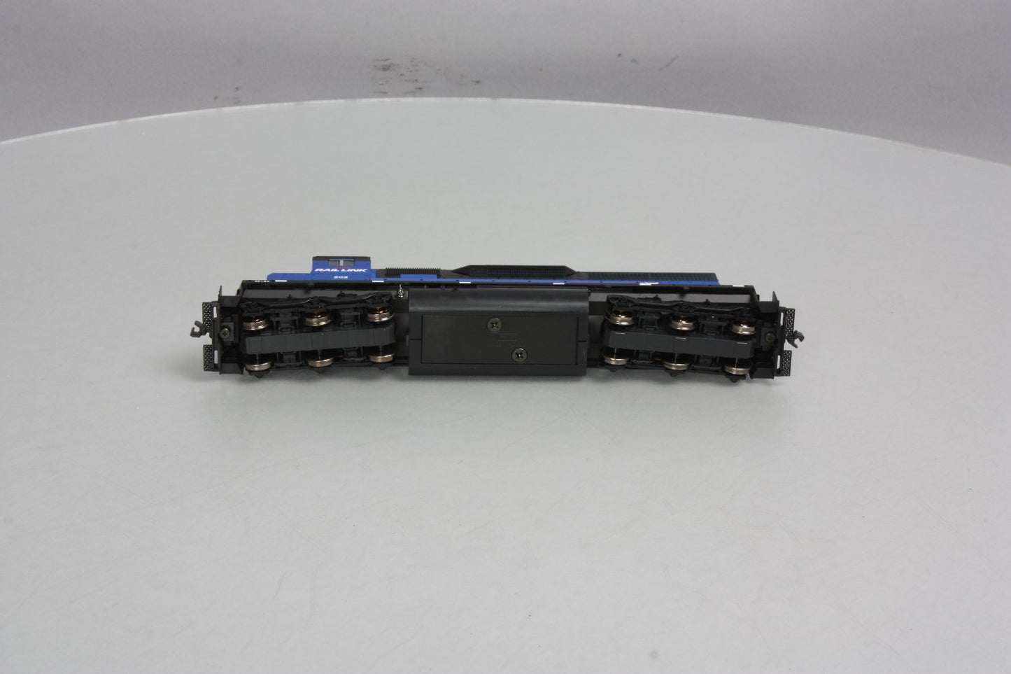 Kato 37-6325 HO Scale I&M Rail Link SD40 Diesel Locomotive #202