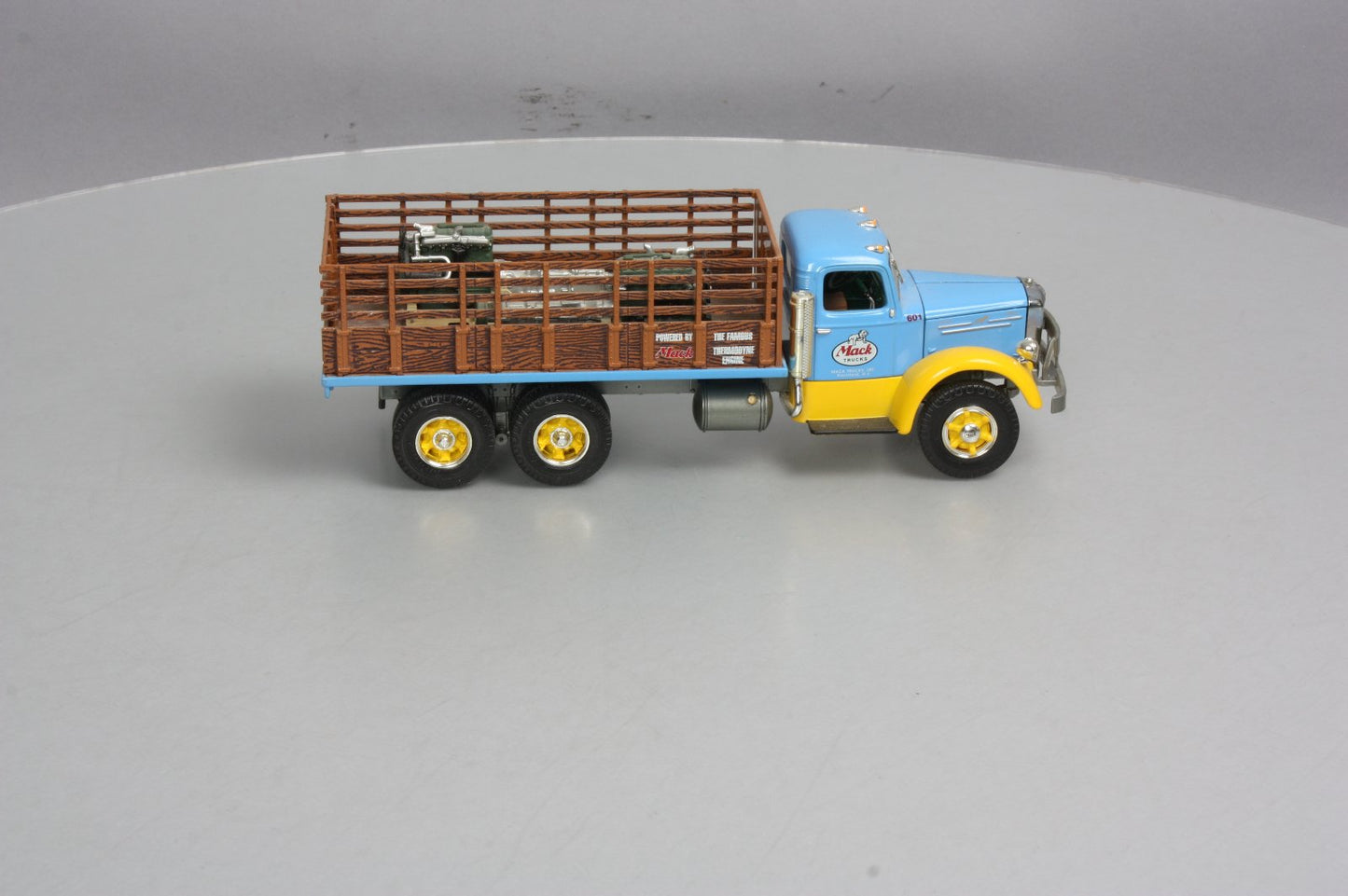 First Gear 19-3155 1:34 Mack L Series Stake Truck with Engine Load LN/Box