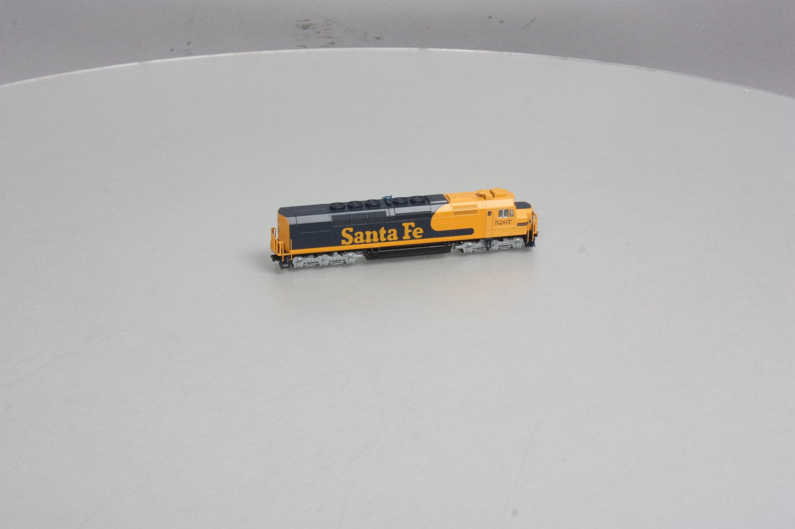 Kato 176-9213 N Santa Fe EMD SDP40F Type IVA Diesel Loco #5267