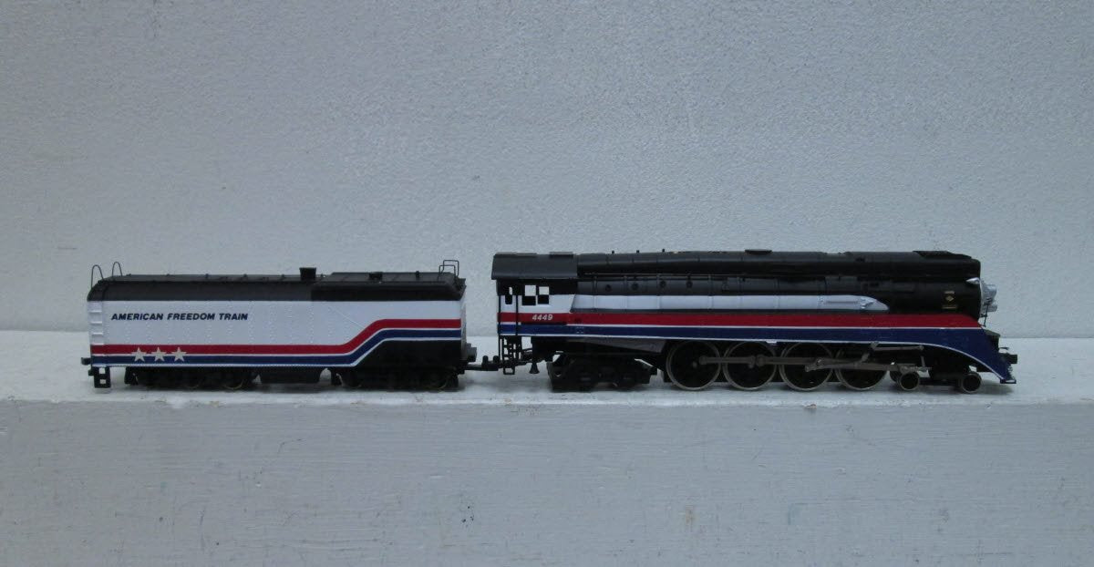Bachmann 31310 HO American Freedom 4-8-4 Steam Engine Locomotive w/Tender #4449 EX/Box