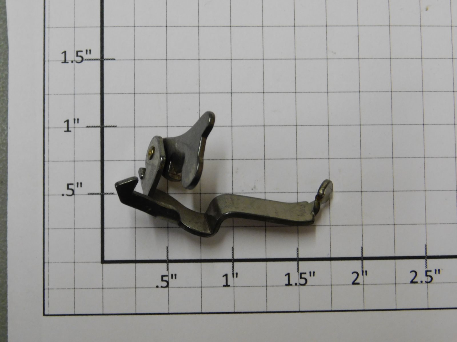 Lionel CP-7 O Gauge Twist Latch Short Shank Bent Coupler without Spring