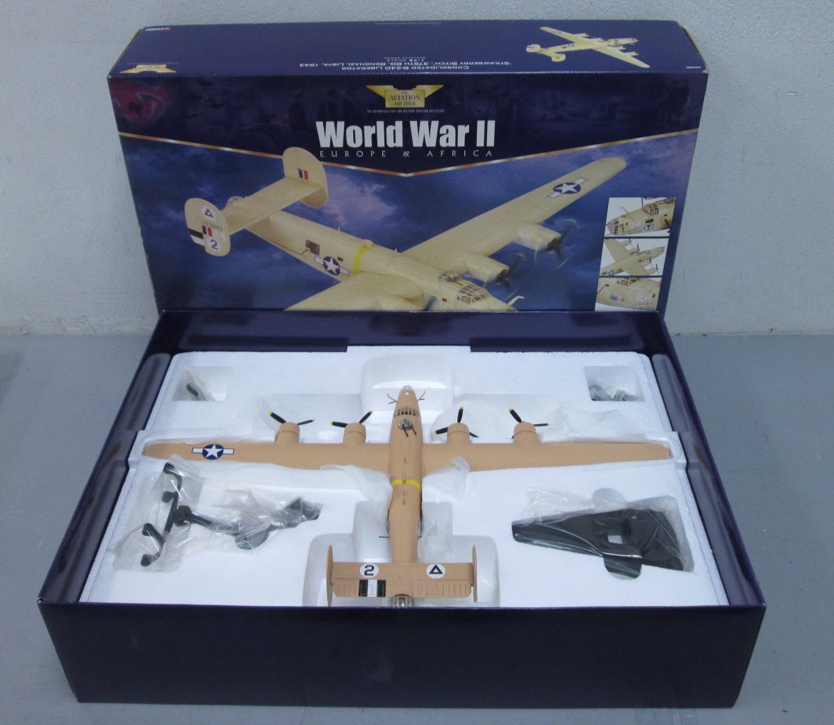 Corgi AA34003 1:72 "Strawberry" Consolidated B-24D Liberator  VG/Box