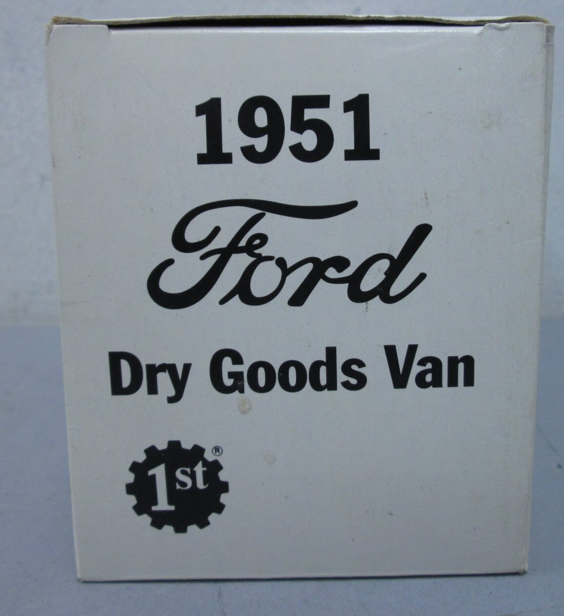 First Gear 19-1108 1:34 Roadrunner 1951 Ford F-6 Dry Goods Van