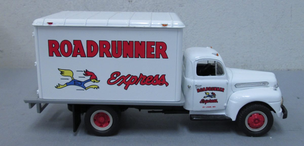 First Gear 19-1108 1:34 Roadrunner 1951 Ford F-6 Dry Goods Van