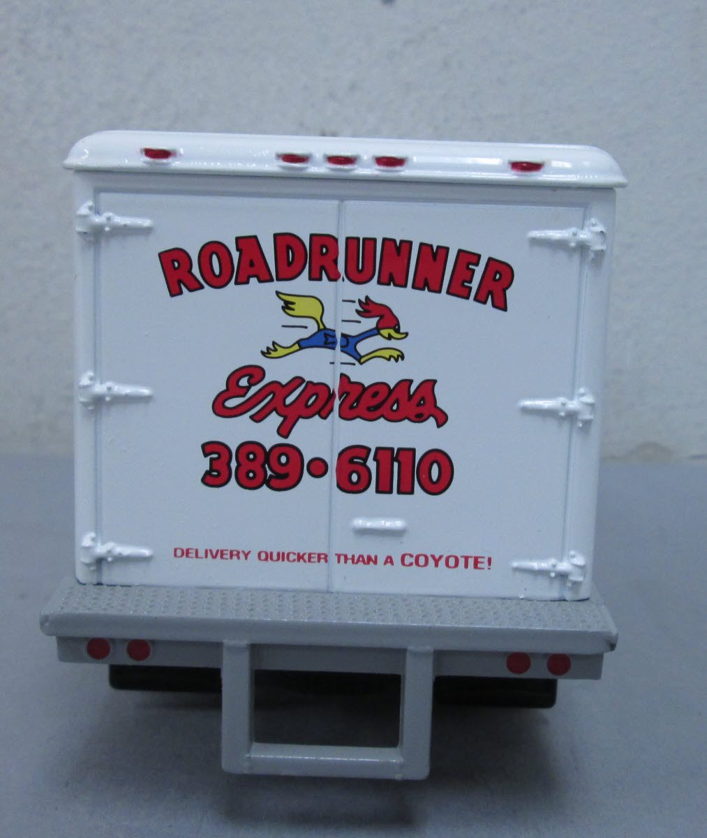 First Gear 19-1108 1:34 Roadrunner 1951 Ford F-6 Dry Goods Van