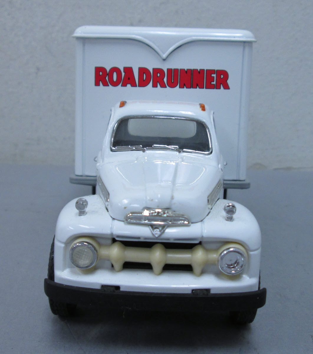 First Gear 19-1108 1:34 Roadrunner 1951 Ford F-6 Dry Goods Van