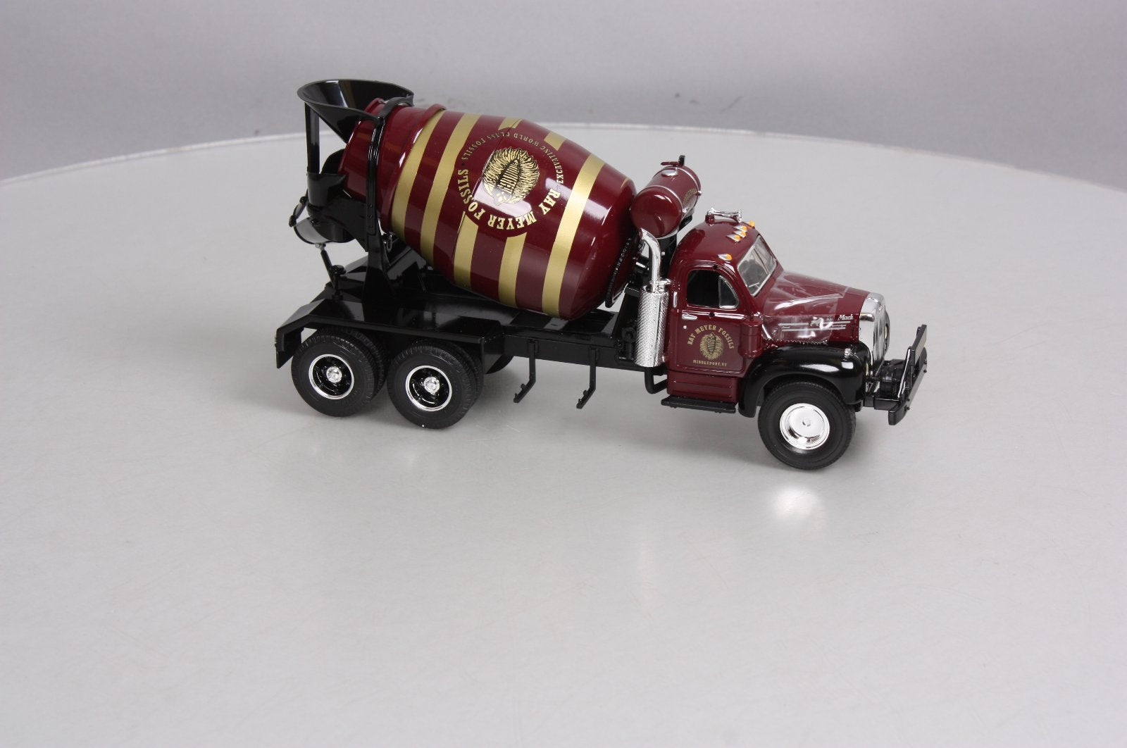 First Gear 19-2737 1:34 Die Cast Ran Meyer - 1960 Mack B-Model Mixer