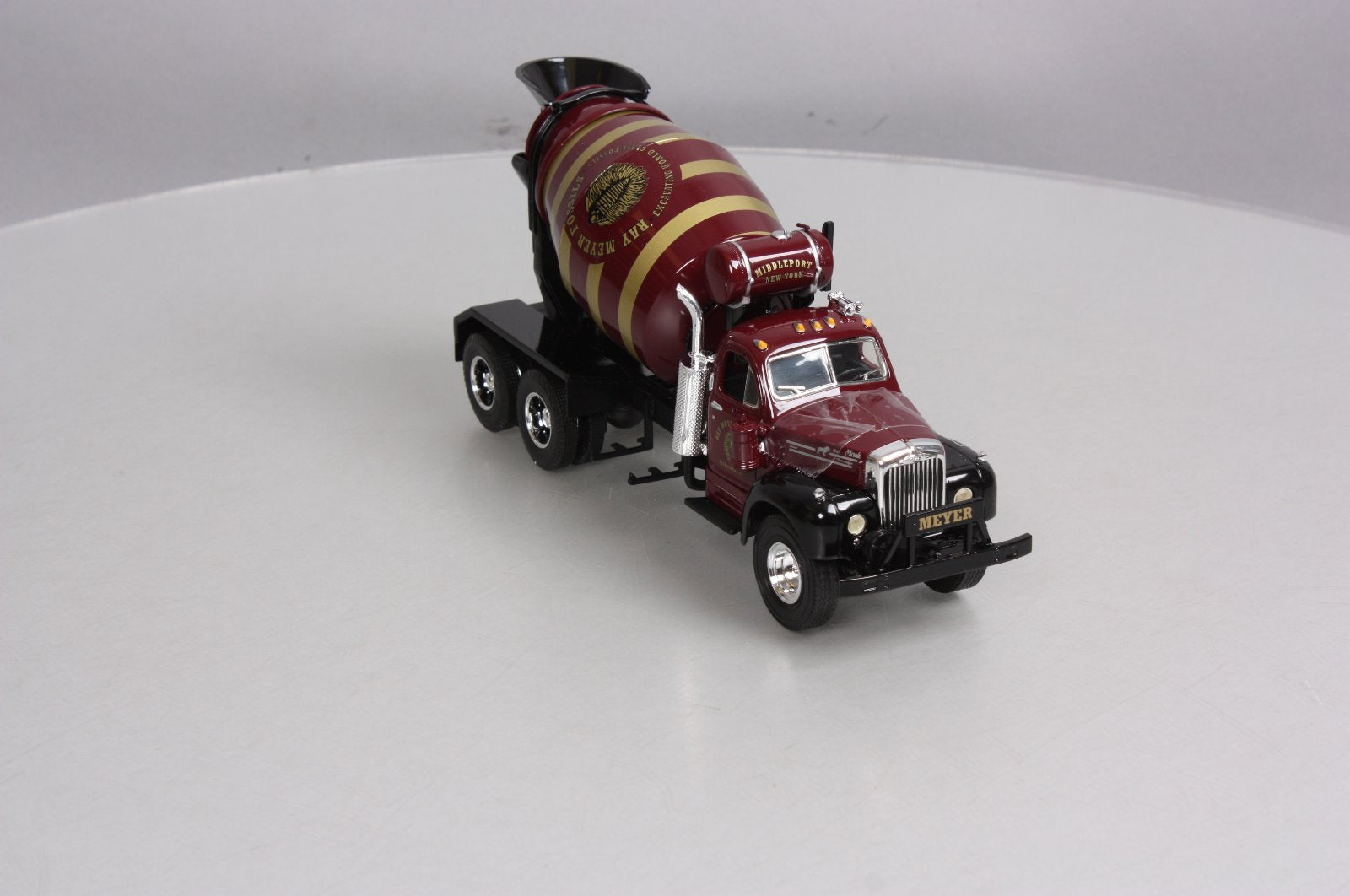 First Gear 19-2737 1:34 Die Cast Ran Meyer - 1960 Mack B-Model Mixer