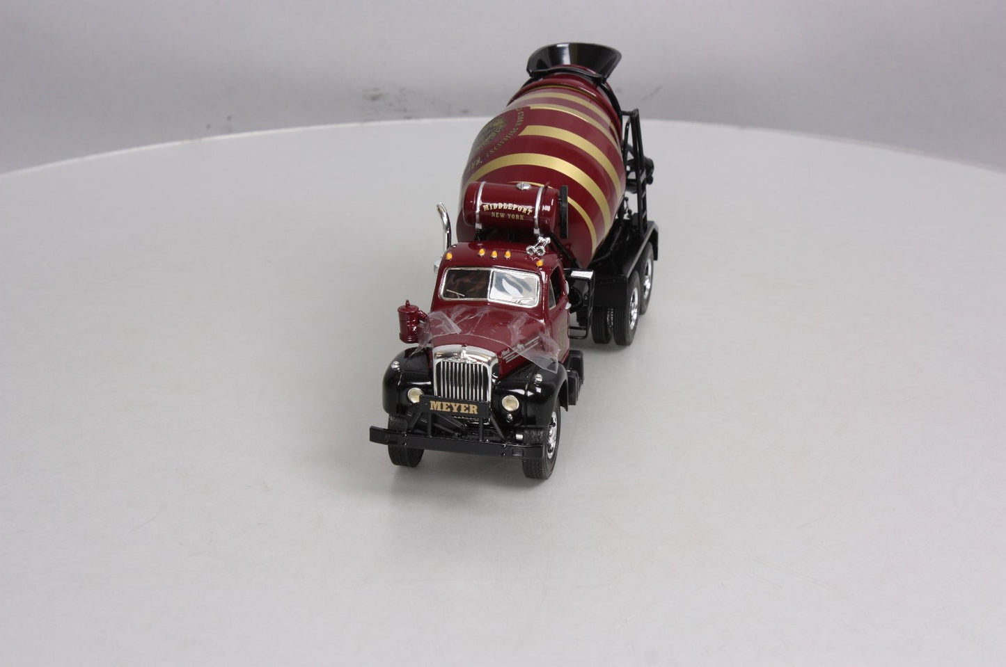 First Gear 19-2737 1:34 Die Cast Ran Meyer - 1960 Mack B-Model Mixer