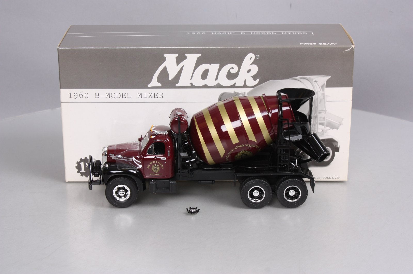 First Gear 19-2737 1:34 Die Cast Ran Meyer - 1960 Mack B-Model Mixer