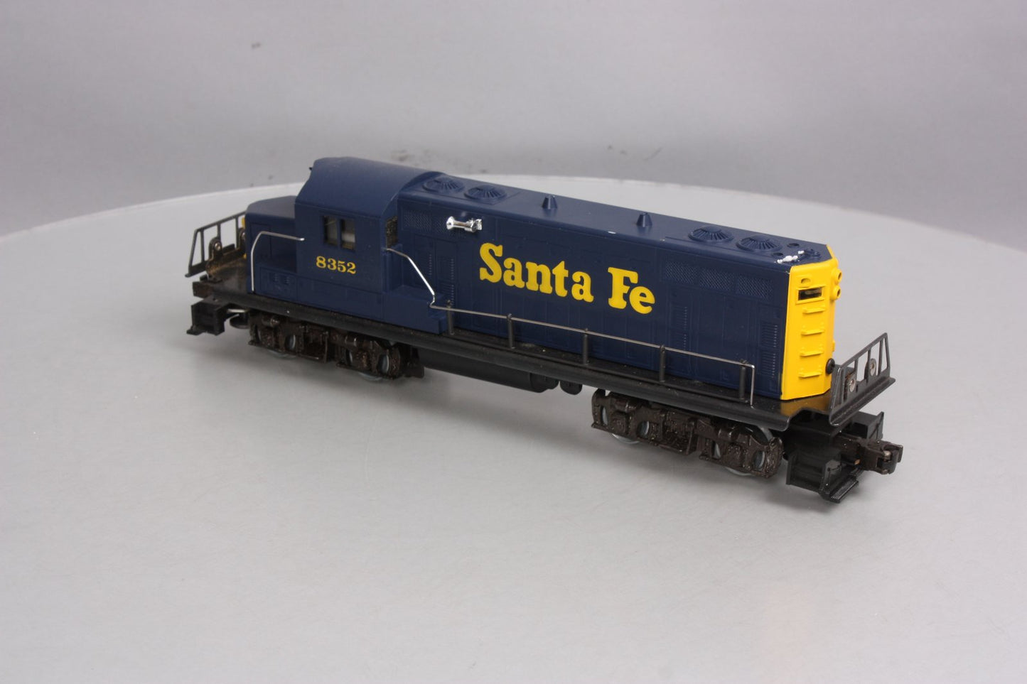 Lionel 6-8352 O Gauge Santa Fe GP-20 Powered Diesel Locomotive #8352 LN/Box
