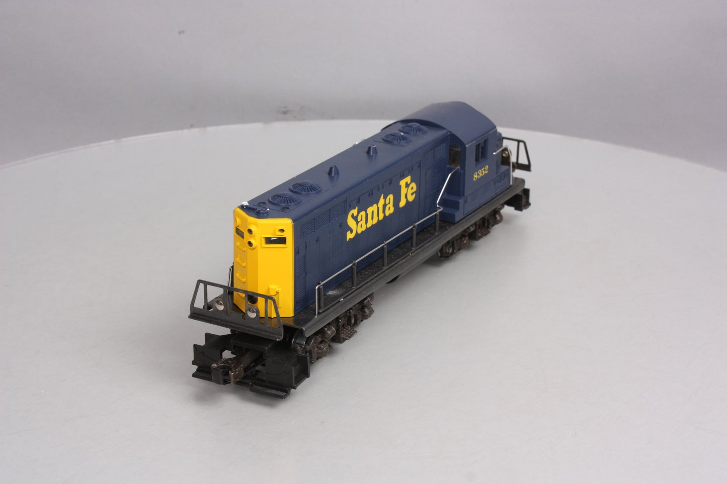 Lionel 6-8352 O Gauge Santa Fe GP-20 Powered Diesel Locomotive #8352 LN/Box