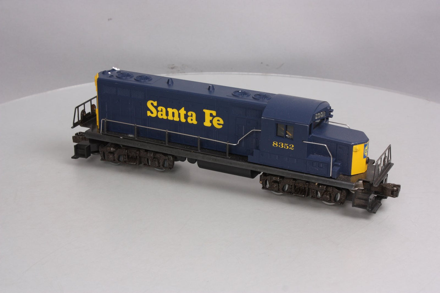 Lionel 6-8352 O Gauge Santa Fe GP-20 Powered Diesel Locomotive #8352 LN/Box