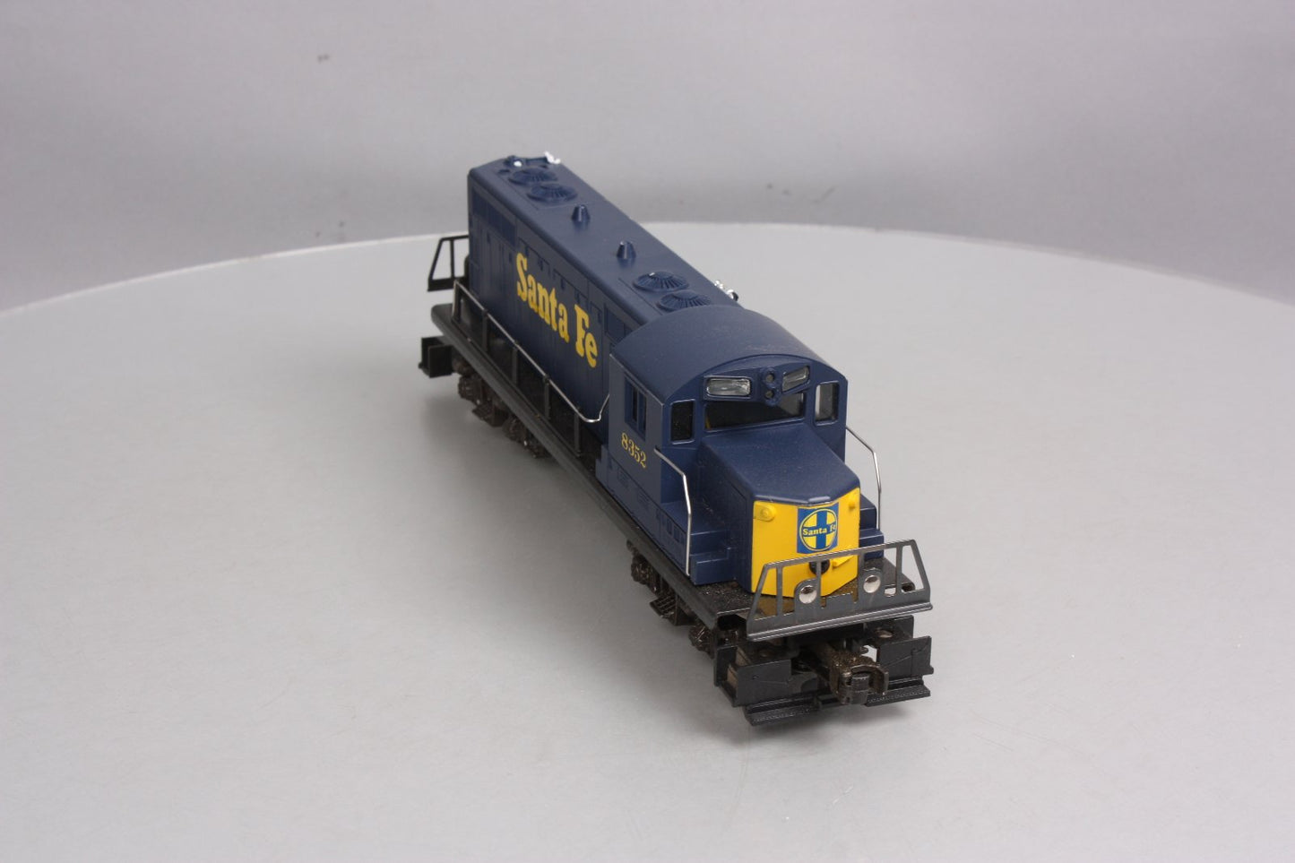 Lionel 6-8352 O Gauge Santa Fe GP-20 Powered Diesel Locomotive #8352 LN/Box