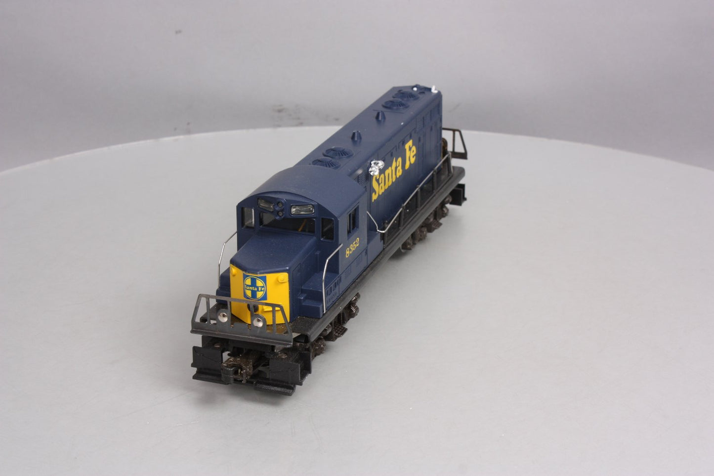 Lionel 6-8352 O Gauge Santa Fe GP-20 Powered Diesel Locomotive #8352 LN/Box