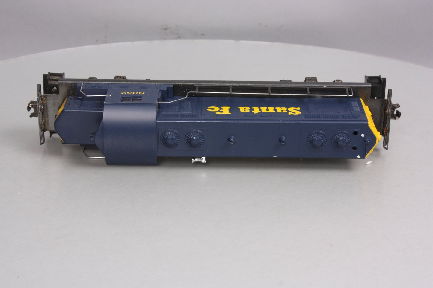 Lionel 6-8352 O Gauge Santa Fe GP-20 Powered Diesel Locomotive #8352 LN/Box