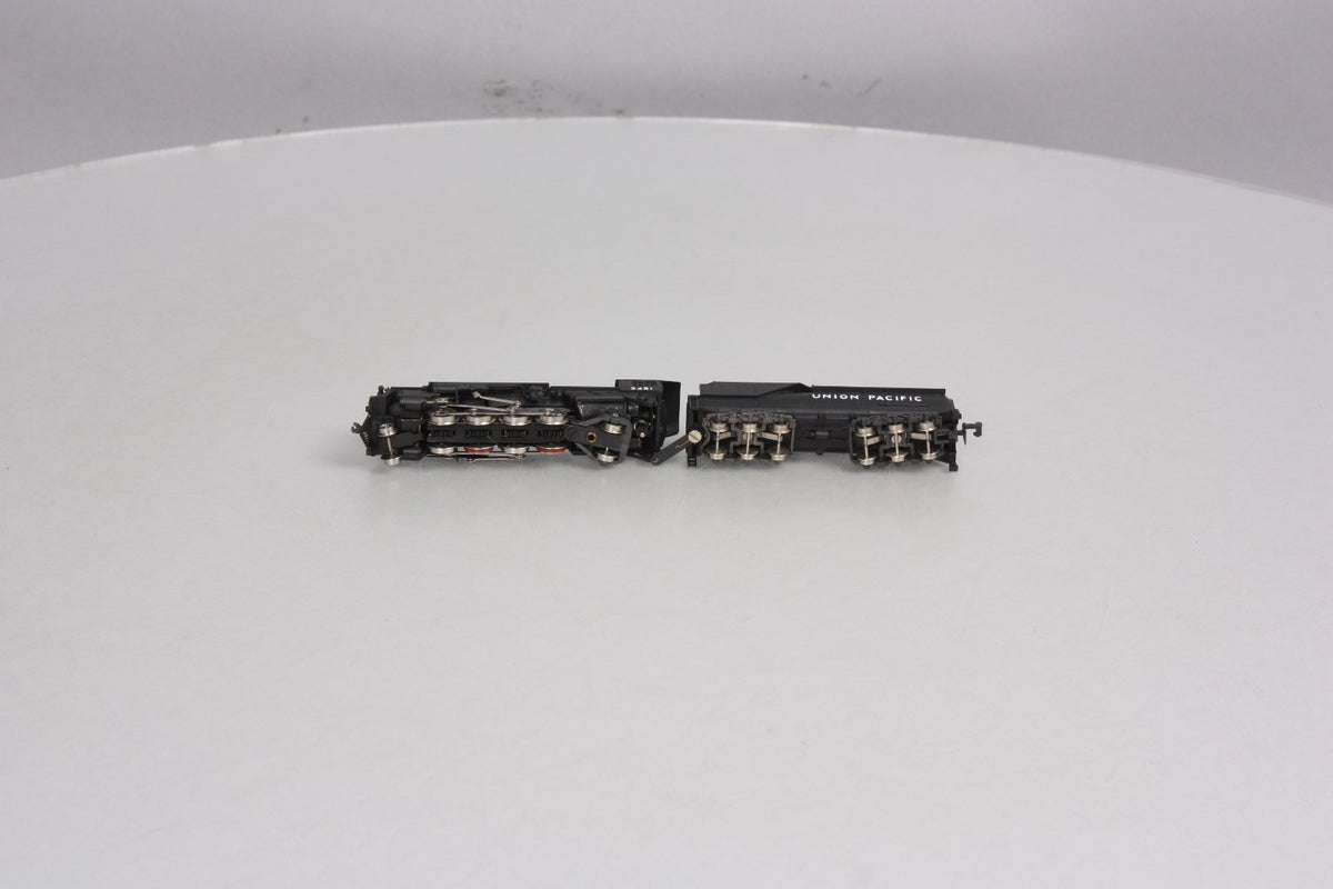 Con-Cor 0003-028204 N Union Pacific 2-8-2 Mikado w/Vanderbilt Tender #2481 LN/Box