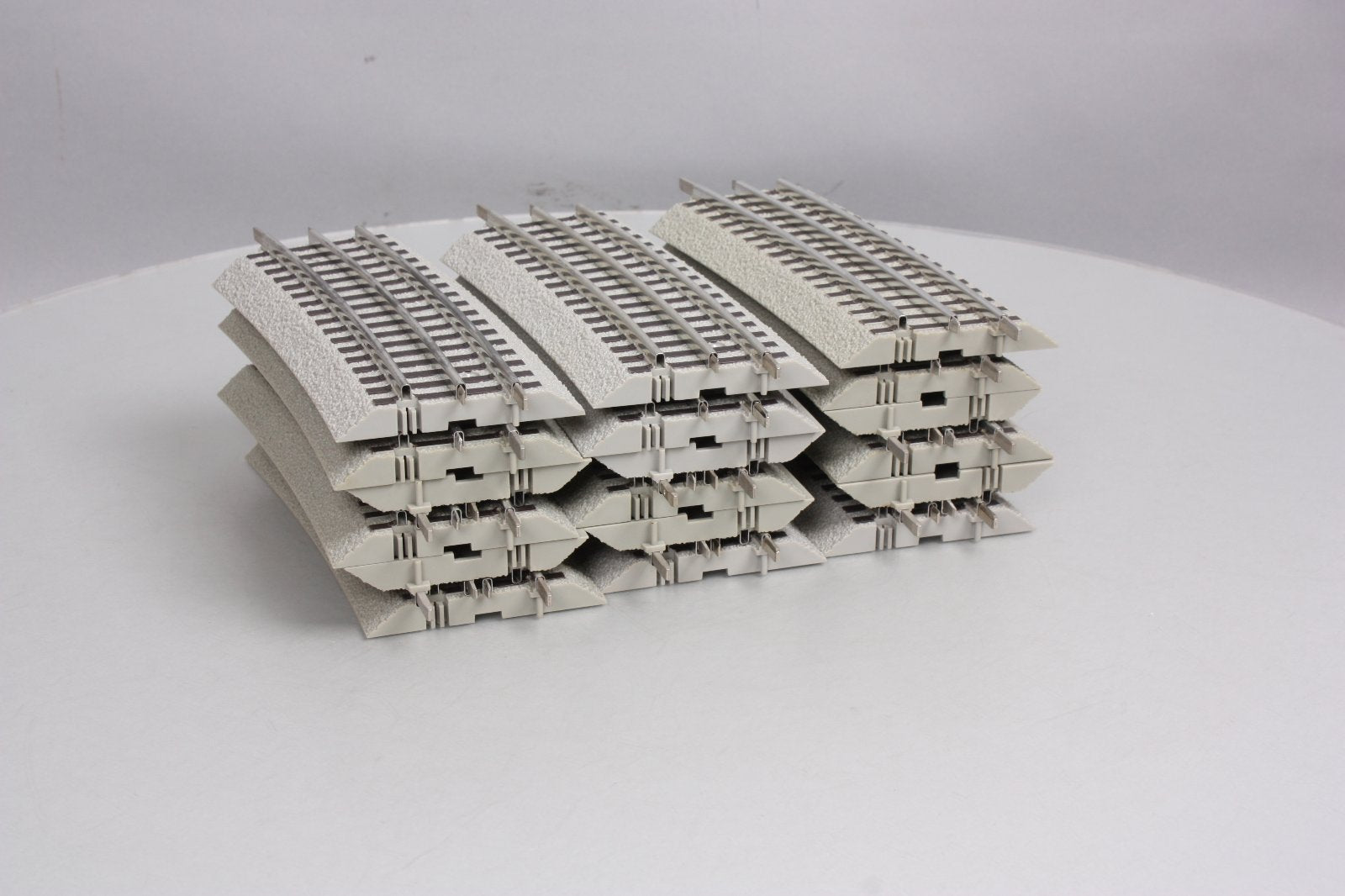 Lionel 6-12055 FasTrack 1/2 O72 Half Curve (18 Sections) LN