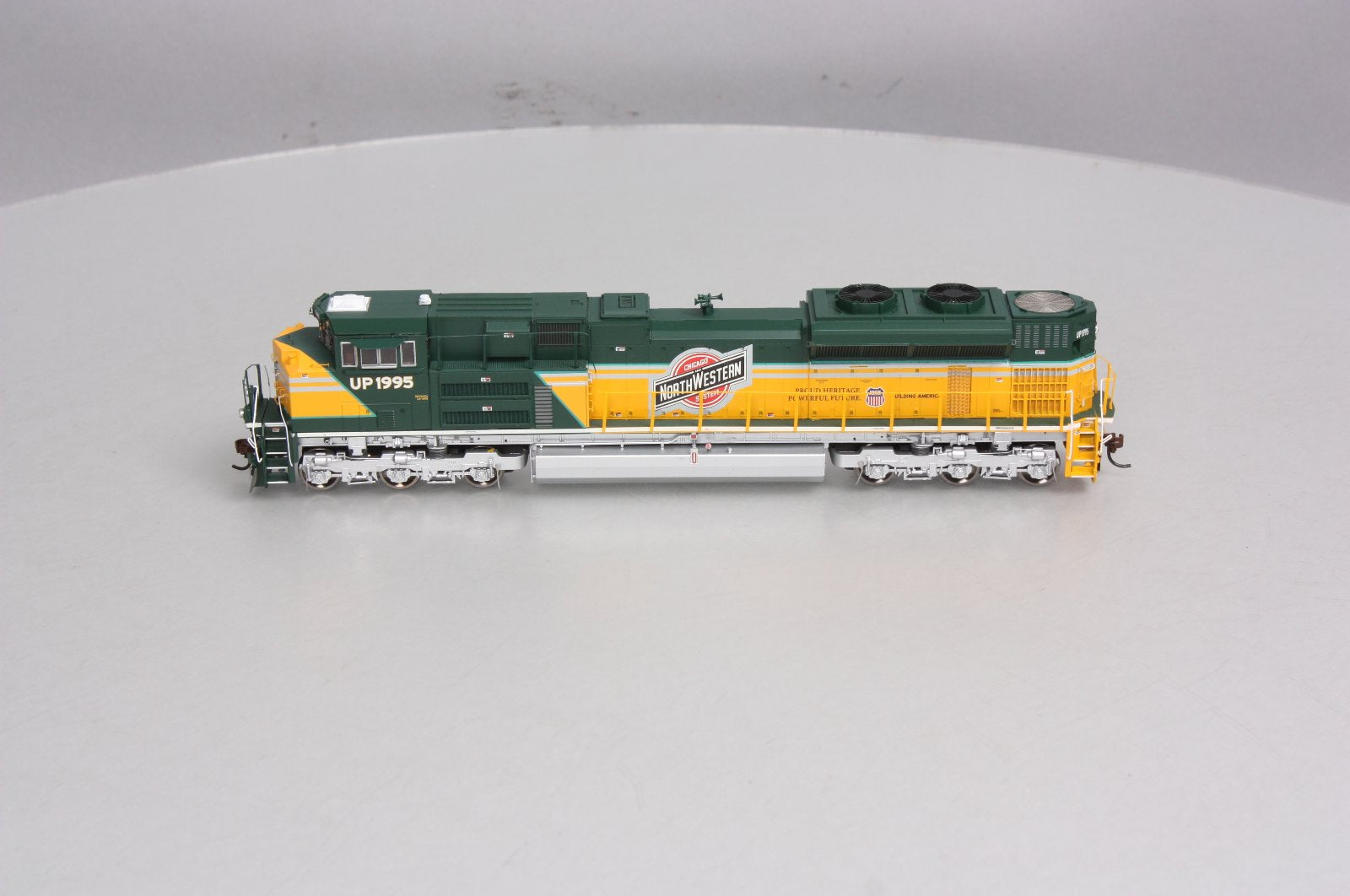 Athearn G68671 UP/C&NWH SD70ACe Diesel Locomotive w/Sound and DCC #1995 LN/Box